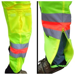 High-visibility pants for roadwork flaggers, compliant with new Transports Québec regulation. Size large (L).