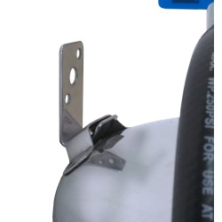 Portable fire extinguisher 1.6 gallons, type AK, ULC 2AK, with wall hook. Ideal for commercial kitchens and restaurents.