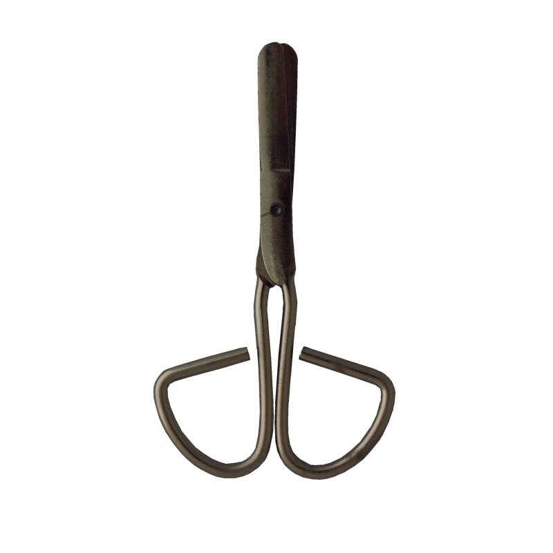 Economical scissors, 3 3/4 in (9.5 cm).