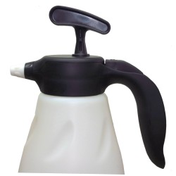 Petit pulvérisateur à pompe manuelle Aurora, en PEHD avec buse à débit ajustable. Capacité 1,42 L (48 oz).