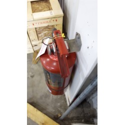 Crochet mural pour extincteurs à poudre chimique ou à CO2 Pyrene, 10 lbs