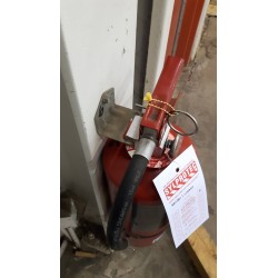 Wall hanger for Pyrene CO2 or chemical powder extinguishers, 10 lbs