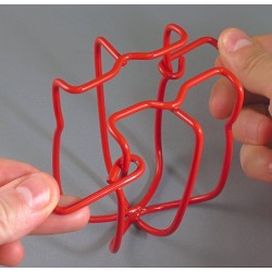 Protecteur économique pour tête de gicleur d'incendie, en métal à émail rouge.