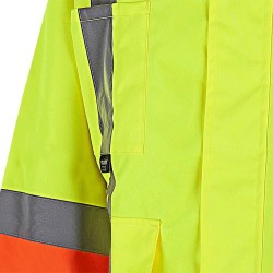 Manteau d'hiver haute visibilité pour signaleur, conforme à la norme de Transports Québec.