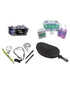 Produits nettoyants, station de distribution, cordon de retenue.